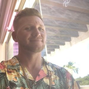 Meet your Posher, Adam